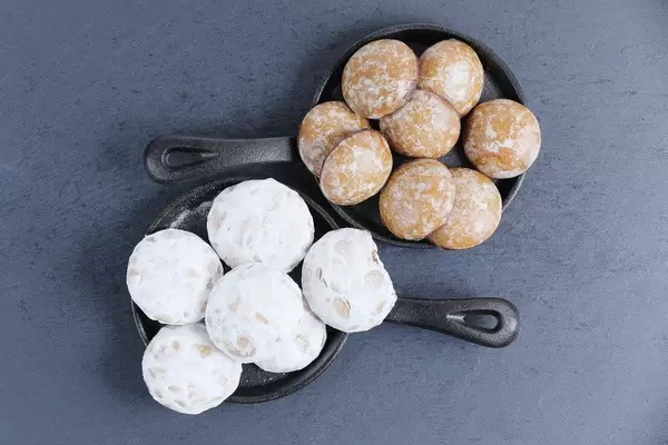 White and black gingerbread (Flip 2019)