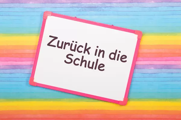 White board with Zurück in die Schule text