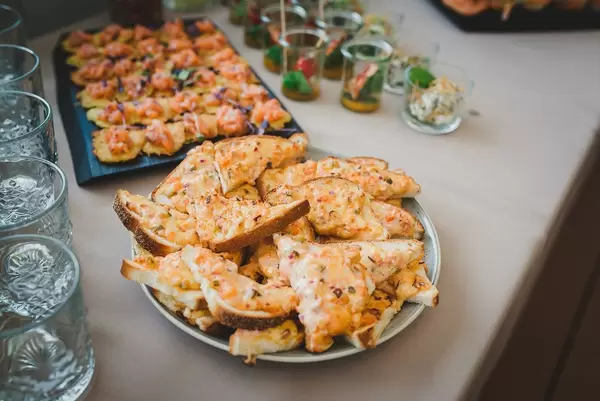 White Bread With Some Melted Cheese On Top (Flip 2019)