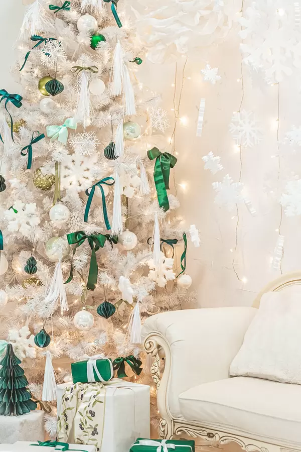 White decorated christmas tree with gifts