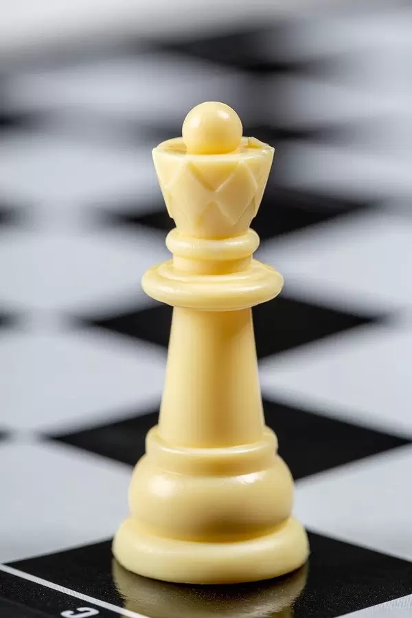 White Queen on the background of an empty chessboard (Flip 2019)