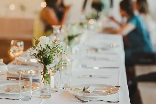 White Rose Decor On Glass Vase With TableSet