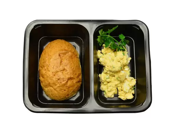 Wholemeal bread and scrambled eggs