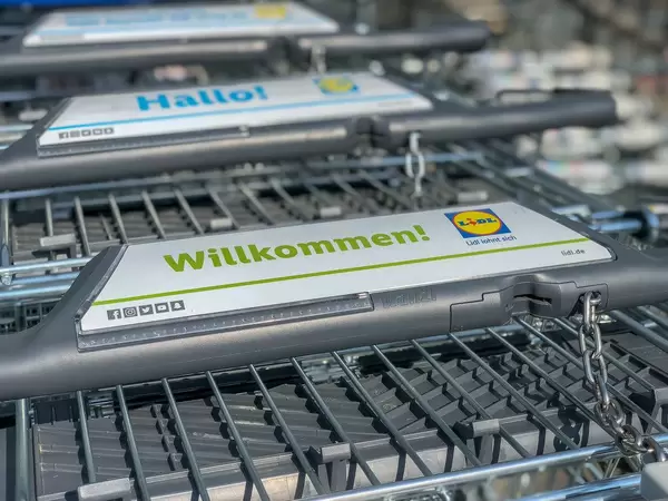 Willkommen bei LIDL: Einkaufswagen