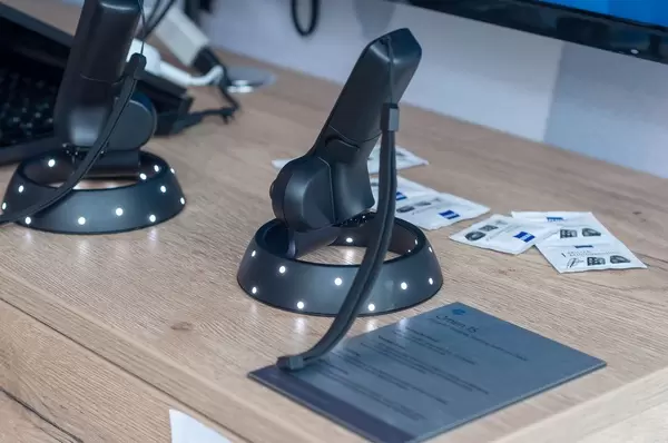Windows Mixed Reality controllers by HP