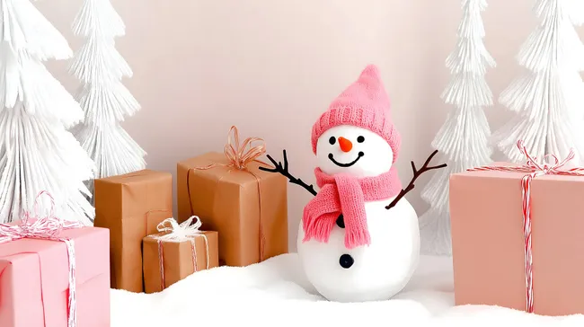 Winterliche Schneemann-Szene mit Geschenkboxen