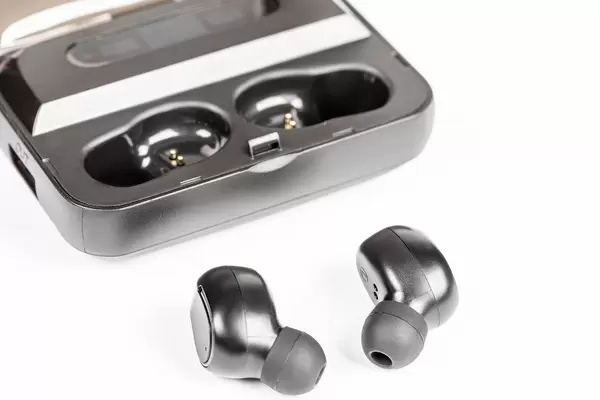 Wireless black earphones with plastic case