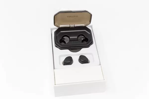 Wireless Bluetooth-Earphones S8 Plus by Antimi, with black charging station, for sports activities