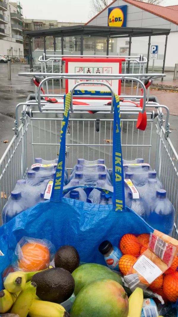 Wocheneinkauf mit Obst und Gemüse bei LIDL