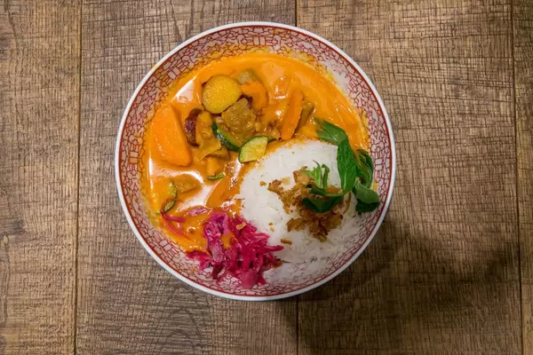 Wok & bowl meal Red Hot Chili Curry : Braised beef with sweet potatoes, carrots and jasmine rice