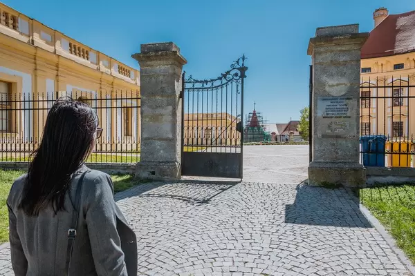 Woman infront Austerlitz palace