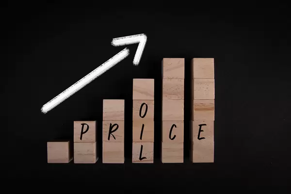 Wooden blocks with Oil Price text and up arrow