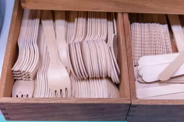 Wooden box with recyclable, environmentally friendly disposable cutlery for the reduction of plastic