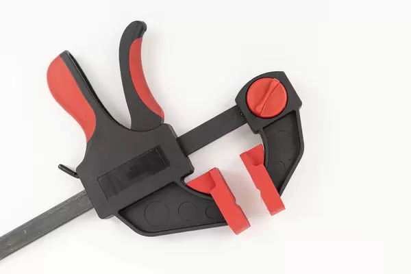 Woodworking C Clamp with automatic mechanism for clamping