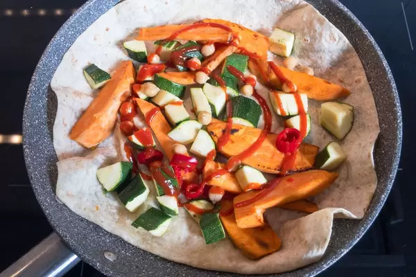 Wrap mit Zucchini und Süßkartoffeln