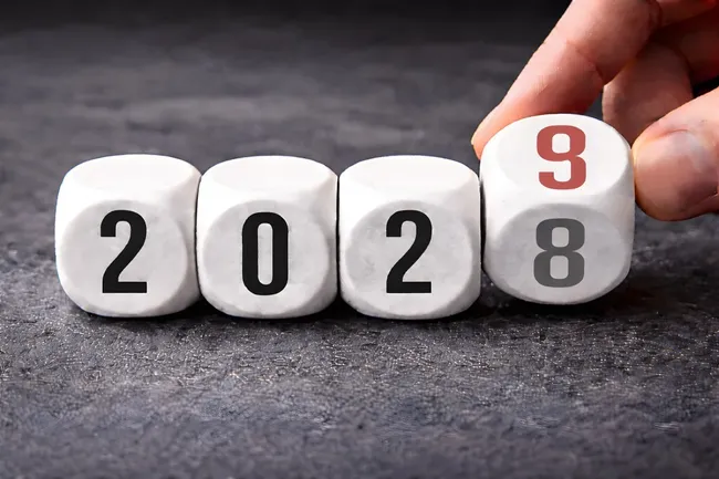 Würfel mit Jahreszahl 2028 - Neujahrskonzept