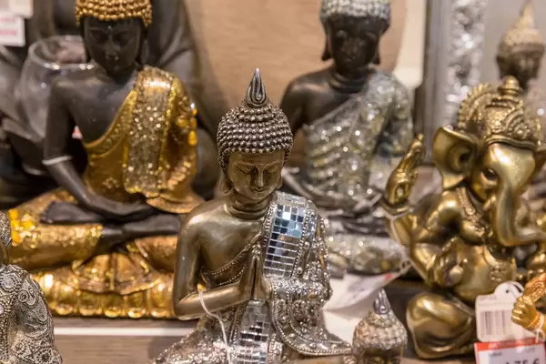 Wunderschöne Buddha-Figuren - IAW Köln 2018