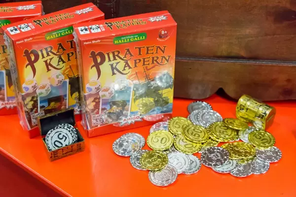 Würfelspiel Piraten Kapern vom Erfinder von Halli Galli