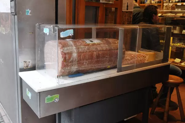 Wurst in einem Spezialitätenladen