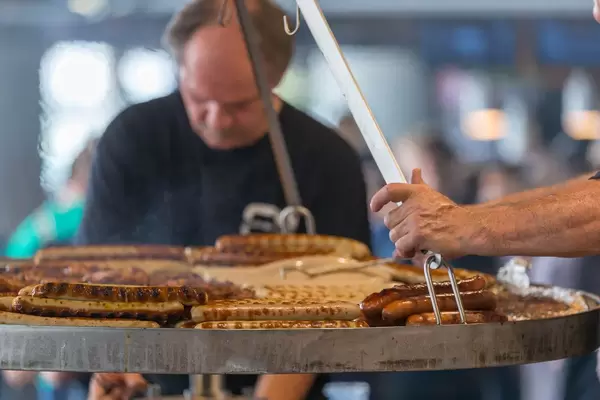 Würste auf der Gamescom. Perfektes Fastfood beim Zocken