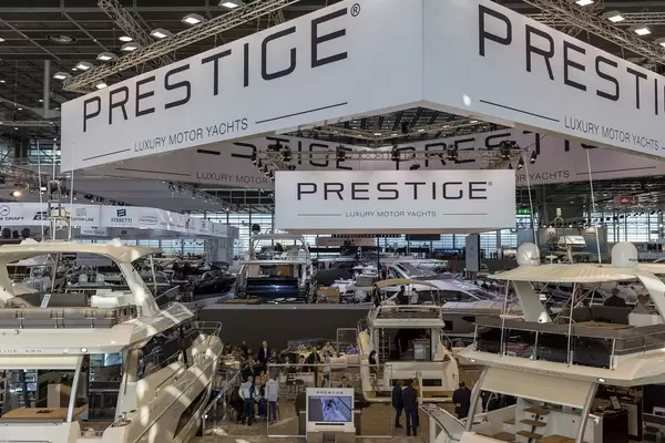 Yachten am Messestand von Prestige - Boot Düsseldorf 2018