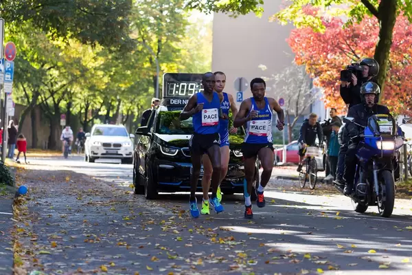 Yasa Kaan, Pfeiffer Hendrik and Seboka Mitku giving their all - Cologne Marathon 2017