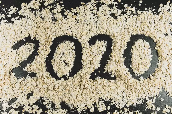 Year 2020 written on oats