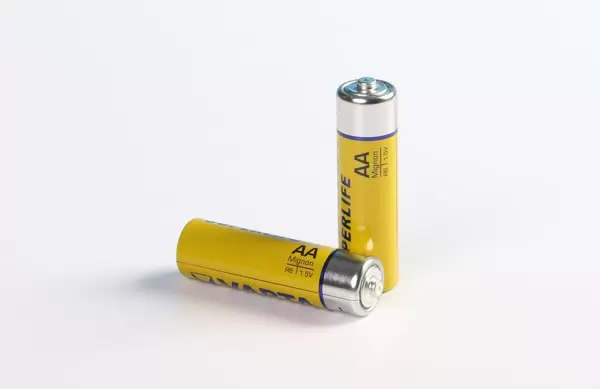 Yellow alkaline batteries