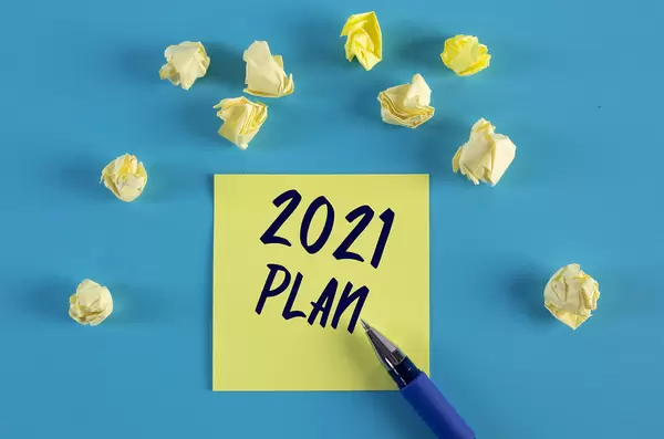 Yellow sticky note with 2021 Plan text