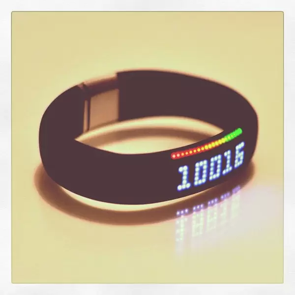 Yes, the Nike FuelBand is a 5-digit device. :) #makeitcount #6kcounts #nike #sports #tennis #running #gadgets