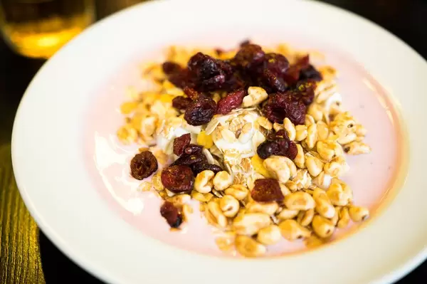 Yogurt and granola breakfast plate (Flip 2019)