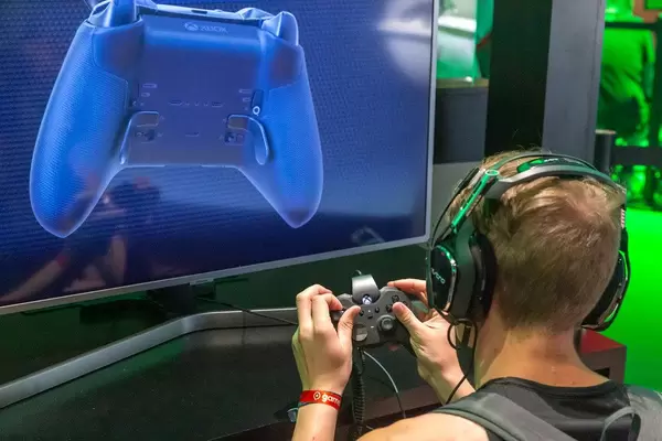 Young man testing all functions of  Xbox Elite Controller Series 2 at Gamescom