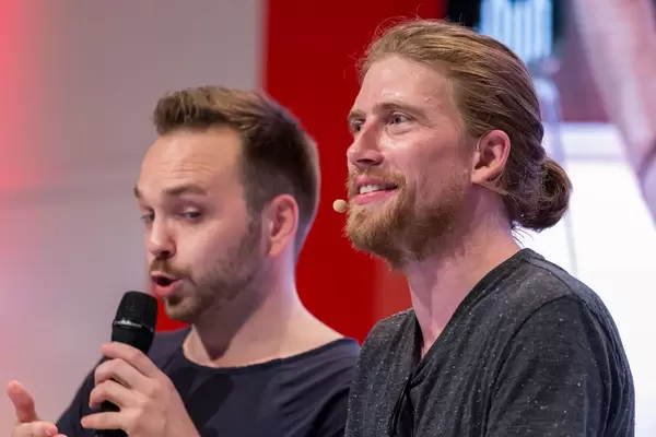 Youtube-Star Sarazar auf der Gamez-Bühne während der Gamescom 2018