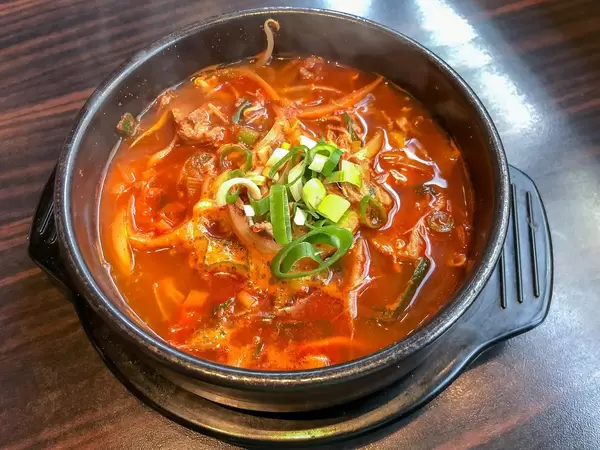 Yukgaechang: Scharfer Rindfleisch-Eintopf mit Reis