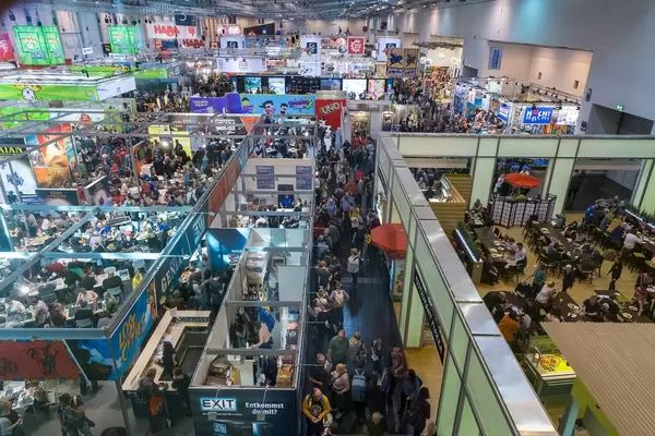 Zahlreiche Besucher am ersten Tag der Internationalen Spieltage SPIEL 19: Publikumsmesse für alle Brettspiel-Liebhaber