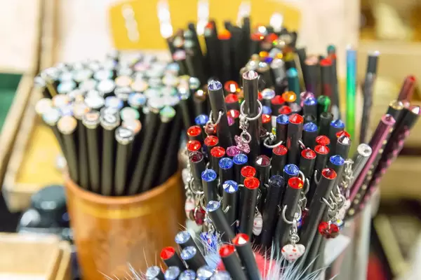 Zauberstäbe mit Herzanhänger