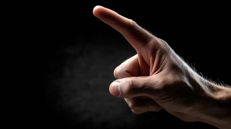 Zeigefinger Handgeste nach oben mit Licht auf Schwarz