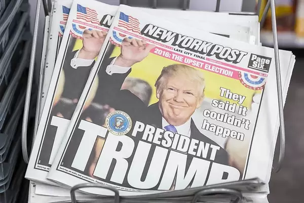 Zeitungsbericht über unerwarteter Wahlerfolg des neuen POTUS