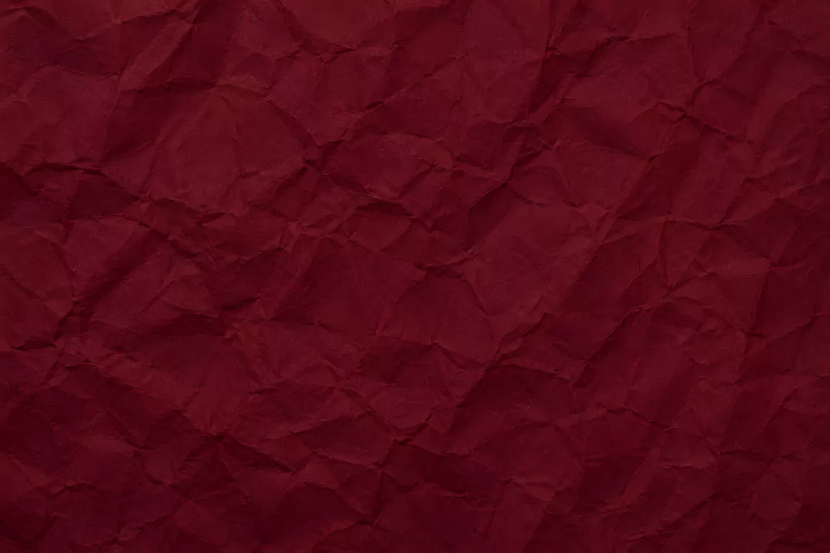 Zerknittertes dunkelrotes Papier als Hintergrund