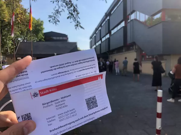Zettel von der Stadt Köln mit Auskunft für Bürger bezüglich der Kommunalwahl im September 2020
