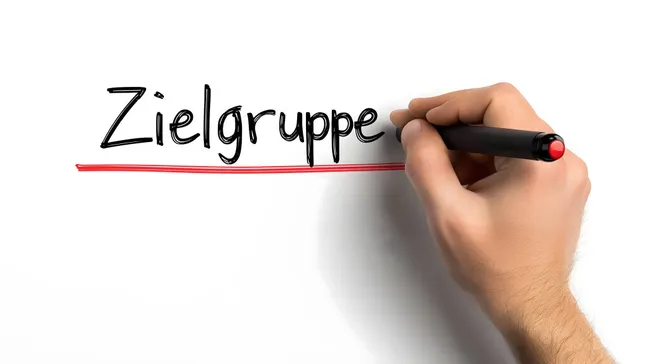 Zielgruppe-Konzept mit Marker auf weißer Tafel