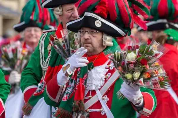 Zigarette und Blumen - Kölner Karneval 2018