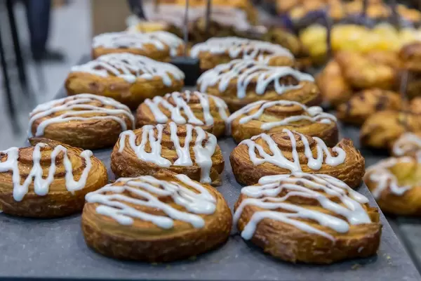 Zimtschnecken mit Zuckerguss auf der anuga-Lebensmittelmesse