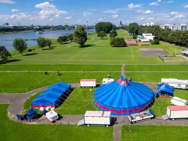 Zirkus an den Poller Wiesen in Köln