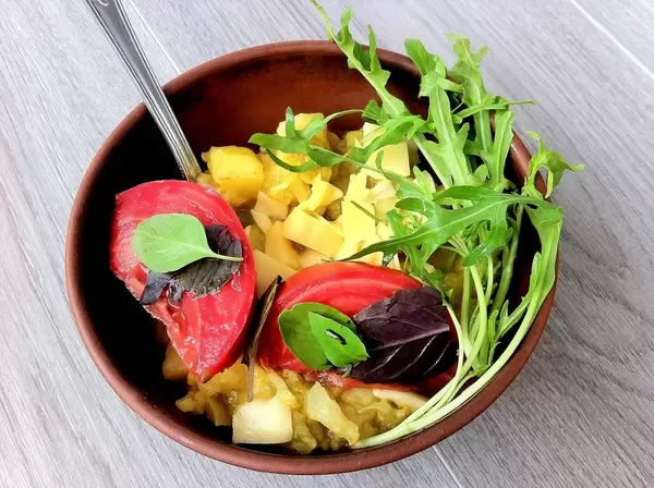 Zucchini ragout with fresh vegetables