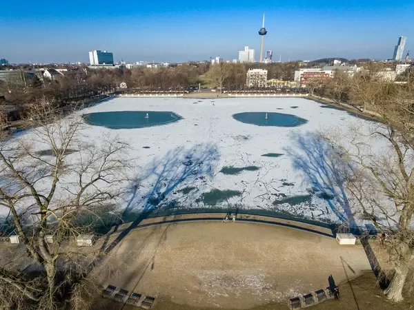 Zugefrorener Aachener Weiher