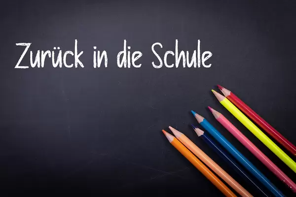 Zurück in die Schule text on blackboard