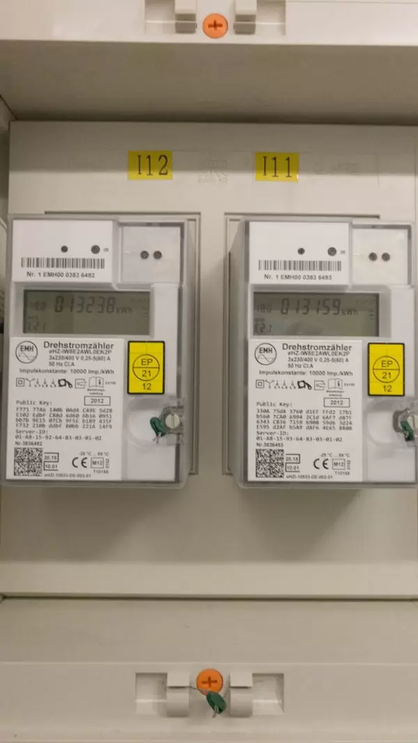Zwei Drehstromzähler
