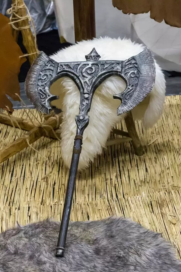 Zweischneidige Kriegsaxt. LARP