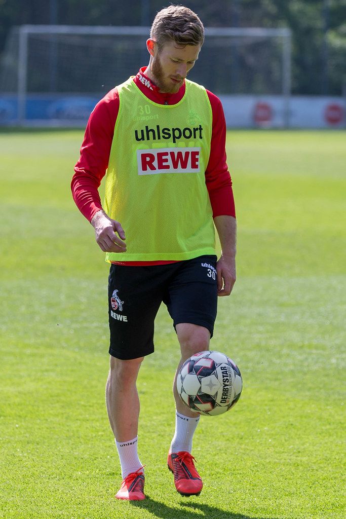 1. FC Köln Fußballspieler Florian Kainz während des ersten Fußballtrainings mit André Pawlak